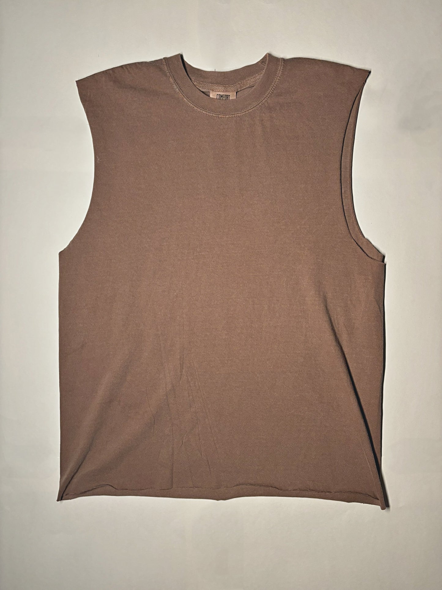 RAW CUT SLEEVELESS TEE (espresso brown)