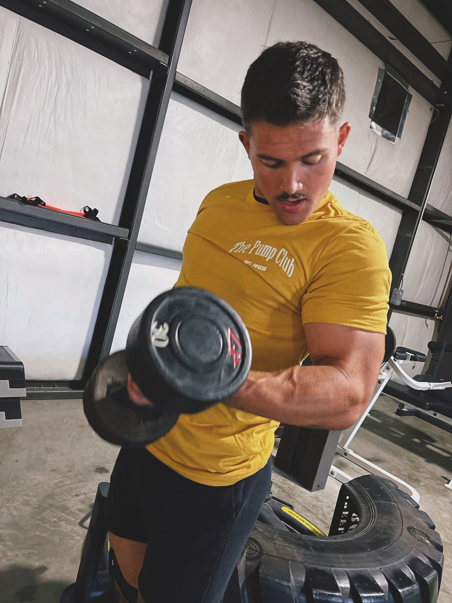 LIGHTWEIGHT TEE. (MUSTARD YELLOW)