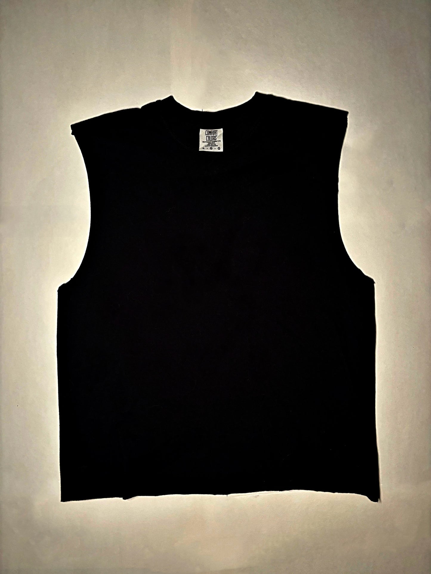 RAW CUT SLEEVELESS TEE (black)